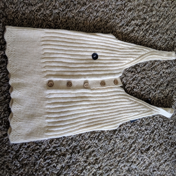 Abercrombie & Fitch Tops - Abercrombie and Fitch sweater tank